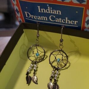 NWT Vintage Dream Catcher Earrings Silvertone Feather Charms Turquoise